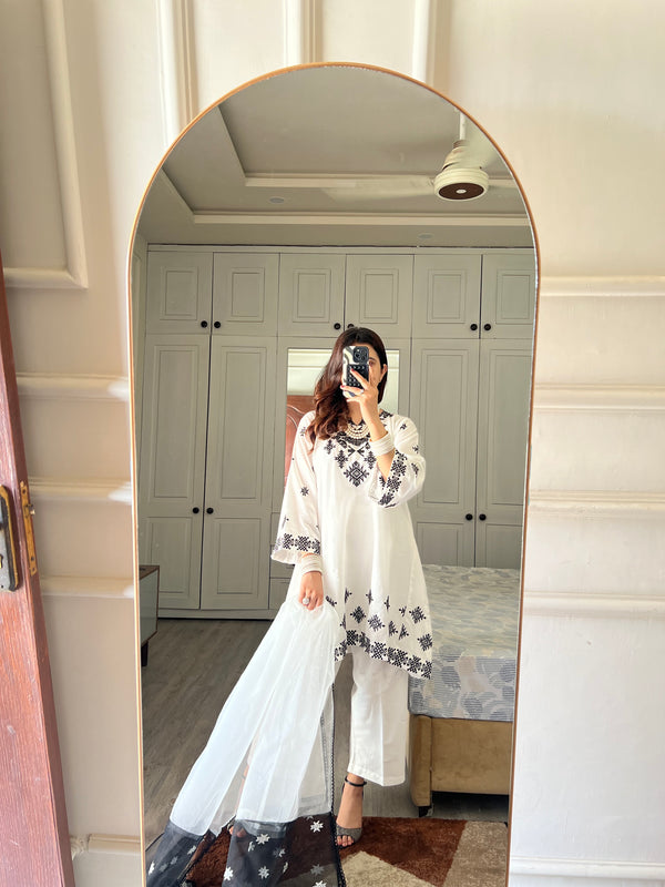 Dananeer Embroidered 3-Piece Stitched