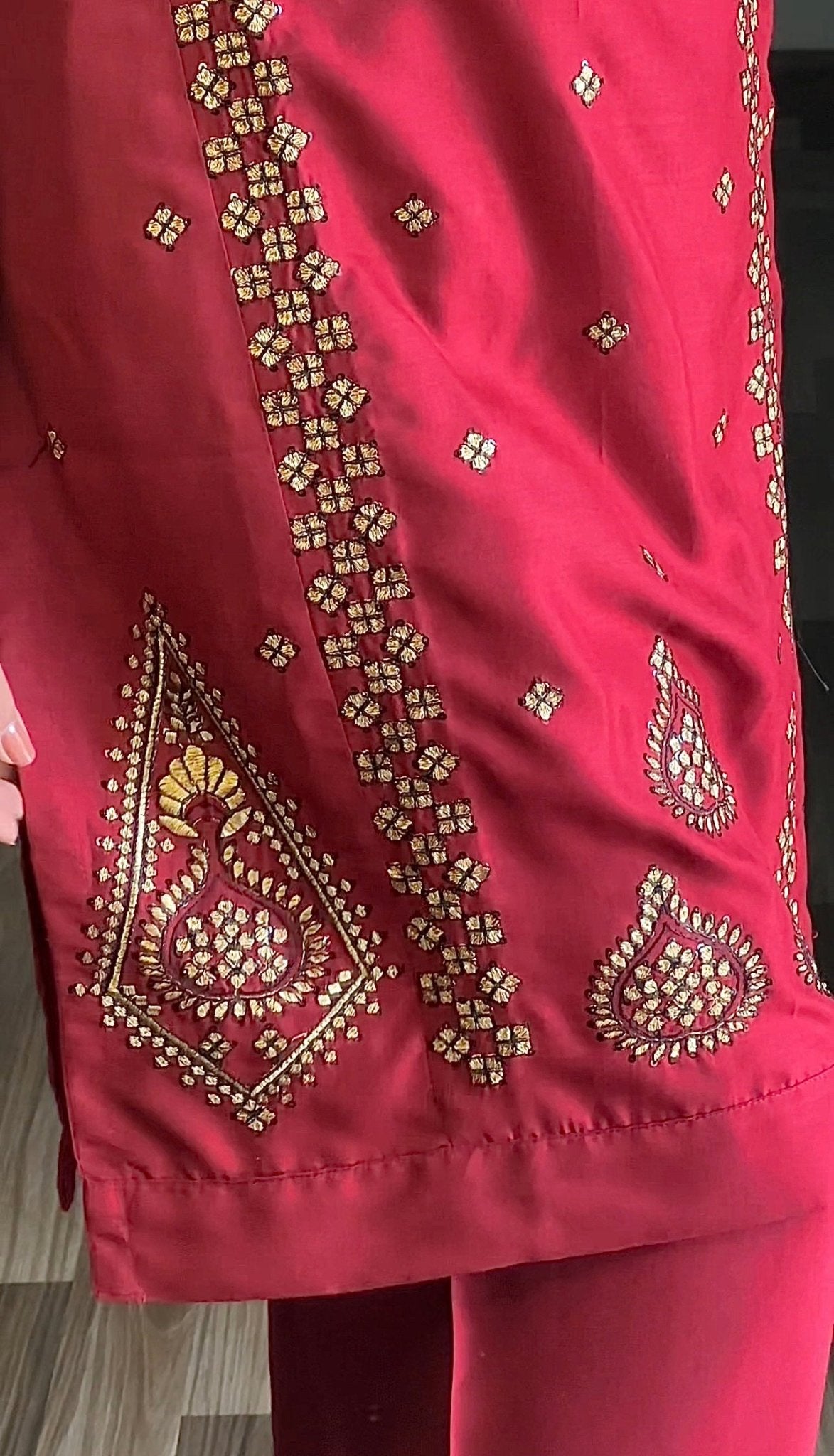 Chanda Sitara Embroided - Sajfi Closet