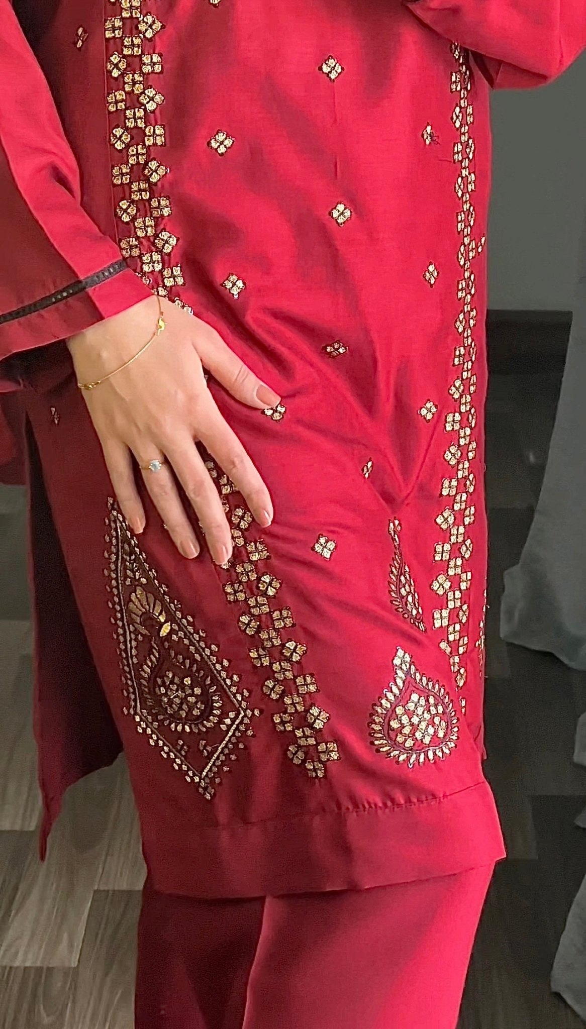 Chanda Sitara Embroided - Sajfi Closet